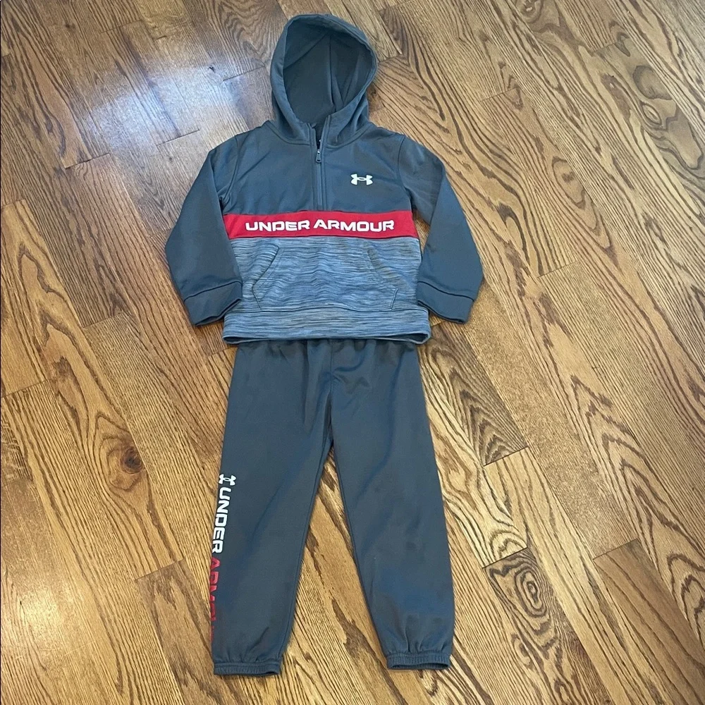 Boy’s Under Armour Matching Sweatsuit. Size 5. Excellent to Like New Condition.
